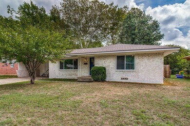 1308 Magnolia St, Gainesville, TX 76240 - photo 3