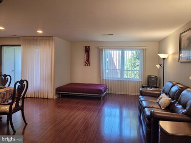 Elmont Condominium unit 505, Baltimore, MD 21215 - photo 6
