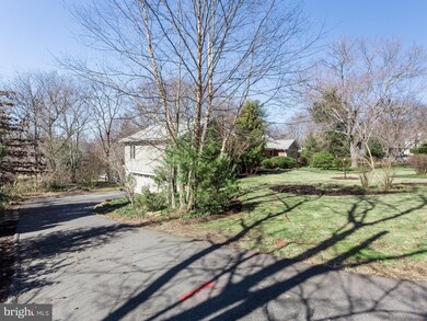 1442 Oakview Dr, McLean, VA 22101 - photo 2