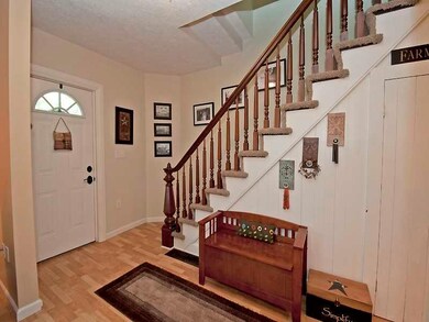 Entry/Foyer.