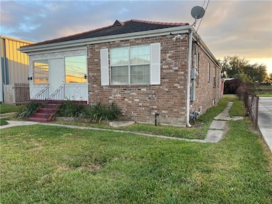 206 W Genie St, Chalmette, LA 70043 - photo 2