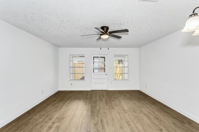35 10th St Unit D Shalimar FL 32579 USA-