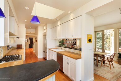 1220MtnViewDr_CREST017