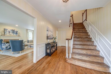 8109 Coach St, Potomac, MD 20854 - photo 2