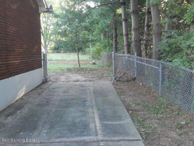 9109 Cinderella Ln, Louisville, KY 40229 - photo 5