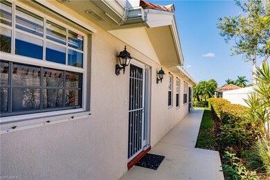 Screened front door, attractive side yard, hurrica