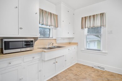 168 S Madison St, Oswego, IL 60543 - photo 6