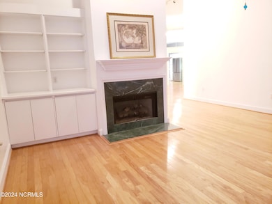 FIREPLACE! HIGH CEILINGS!