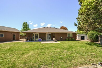 254 Summer Glen Ct, Central Point, OR 97502 - photo 2