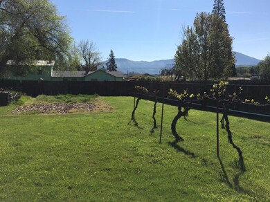 1385 Daisy Ln, Grants Pass, OR 97527 - photo 4