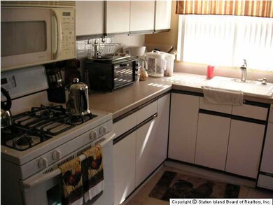 138 Buffalo St, Staten Island, NY 10306 - photo 2