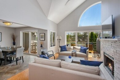 03_501NWhittakerSt_9_1_LivingRoom_LowRes