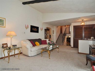 172 Sweetbriar Dr, Cranston, RI 02920 - photo 4