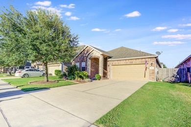 966 Jennifer St, Alvin, TX 77511 - photo 3