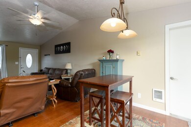 5-web-or-mls-3402 SW Pumice Avenue-4