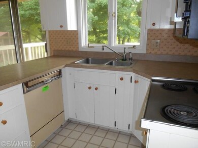 1239 Yorkshire Dr, Norton Shores, MI 49441 - photo 7