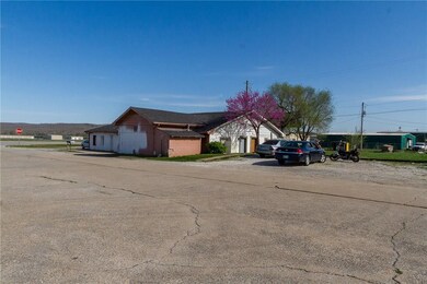 1037 N Main Ave, Fayetteville, AR 72701 - photo 7