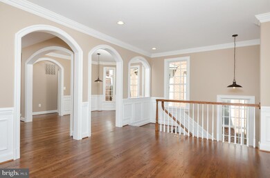 10683 Yorktown Ct, Fairfax, VA 22030 - photo 4
