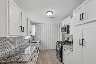 5011 Marietta Ln, Houston, TX 77021 - photo 5