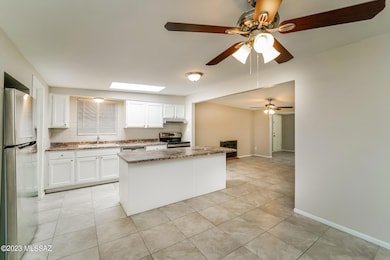 005-photo-dining-room-10593078