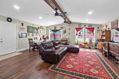 565 S Kellner Rd (7)