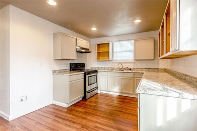 613 Royal St, Cleburne, TX 76031 - photo 6