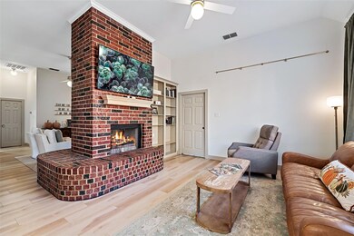 2608 Briargrove Dr, Hurst, TX 76054 - photo 4