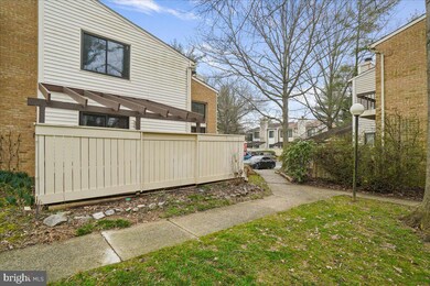 14 Sparrow Valley Ct, Montgomery Village, MD 20886 - photo 2