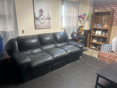 1111 N 10th Ave E, Newton, IA 50208 - photo 4