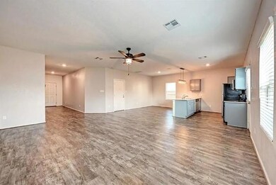 817 Circle Way unit 7I, Jarrell, TX 76537 - photo 6