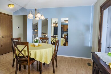 Dining 3.jpg
