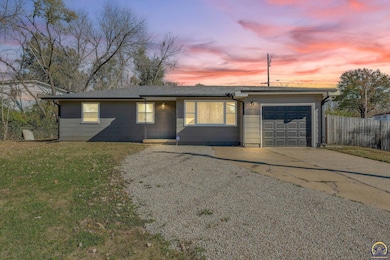 3542 SE Adams St, Topeka, KS 66605 - photo 2