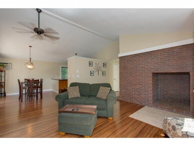 92 Redfield Cir, Derry, NH 03038 - photo 6