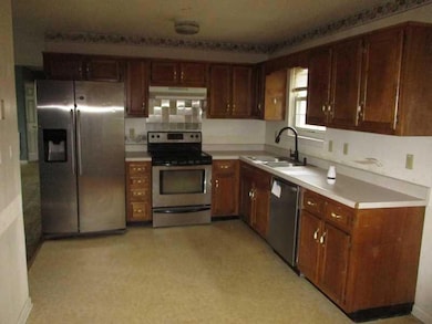 329 Yoakum St, Dayton, TN 37321 - photo 4