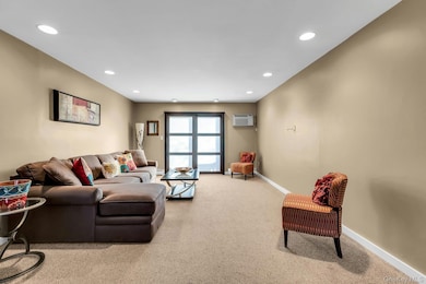 457 Village Dr unit 457, Hauppauge, NY 11788 - photo 4