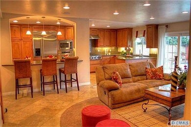 Open & beautiful: Living room/open kitchen ... New