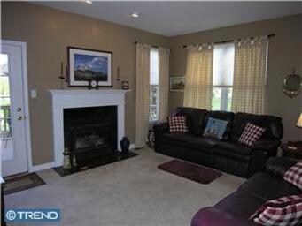 1070 Bordeaux Ln, Pennsburg, PA 18073 - photo 6