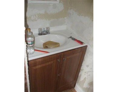 915 Middlesex St, Lowell, MA 01851 - photo 4