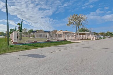 2318 Chamberlain St, Houston, TX 77093 - photo 2