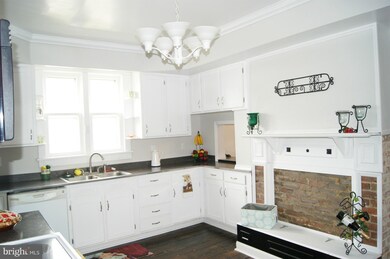 447 S 2nd St, Chambersburg, PA 17201 - photo 6