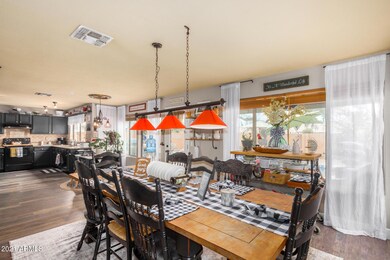 Eat-in Kitchen