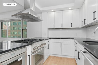 The St. Tropez unit 8R, New York, NY 10065 - photo 2