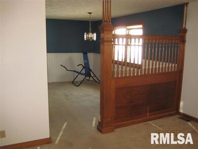 520 4th St, Lincoln, IL 62656 - photo 4