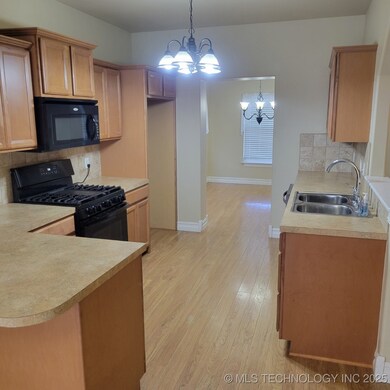 Kitchen looking towards breakfast nook.