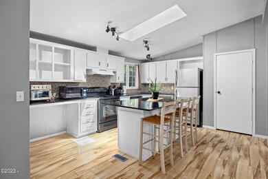 955 SE 31st St, Lincoln City, OR 97367 - photo 6