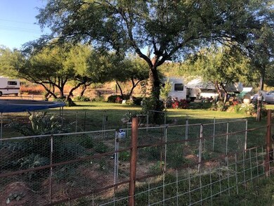 Heavy wire fencing