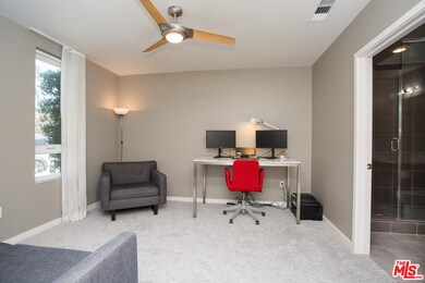 1st floor bedroom - private room with en-suite. Pe