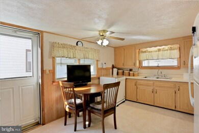 62 S Main St, Stewartstown, PA 17363 - photo 4