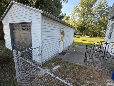 314 N Spring St, Princeton, IN 47670 - photo 2