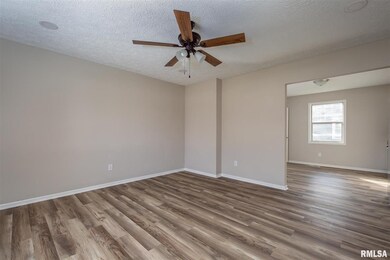 4015 Greenway Dr, Davenport, IA 52804 - photo 7